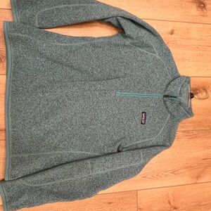 Women’s Patagonia Green Sweater